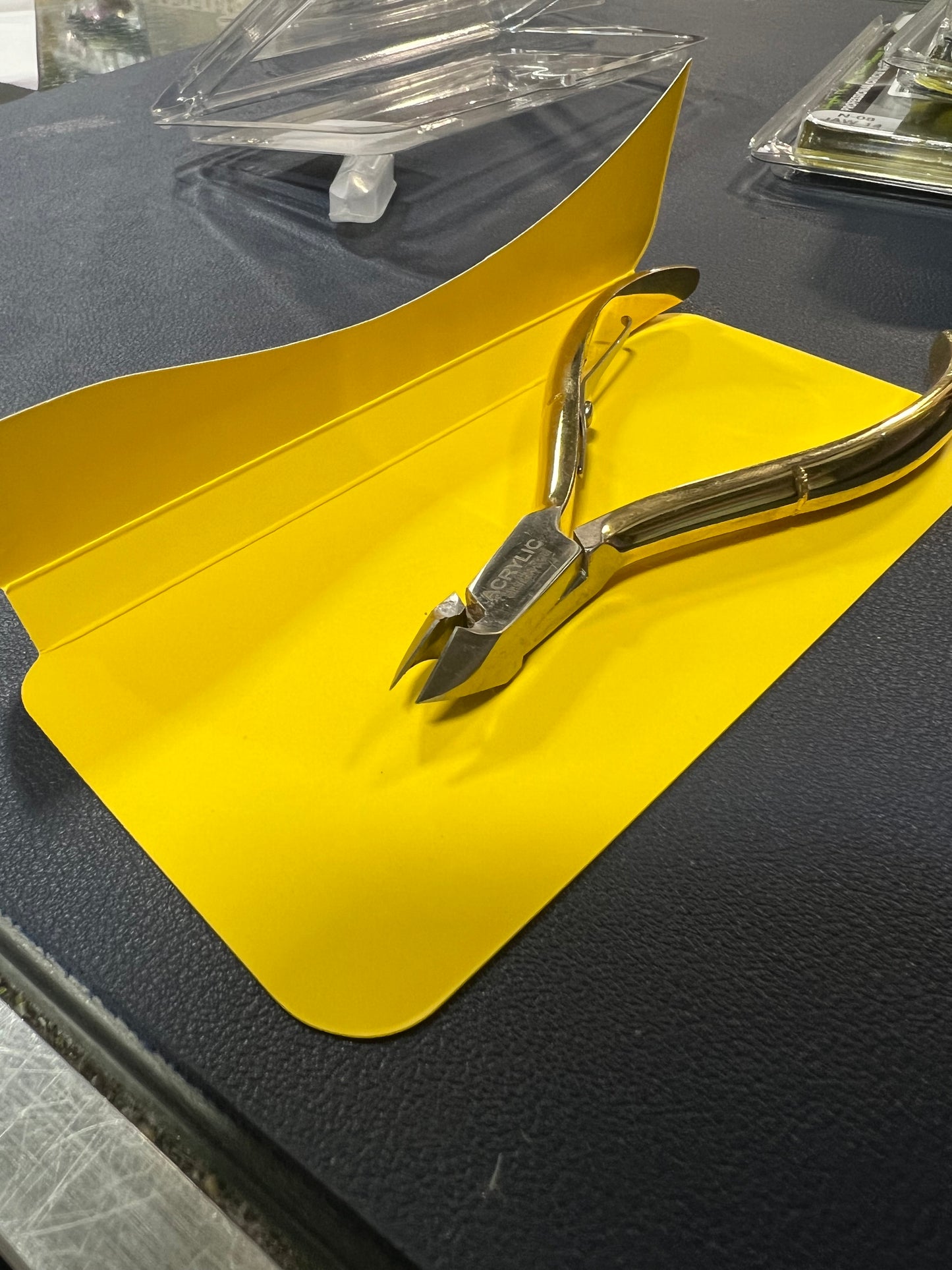 NW Acrylic Nippers Gold