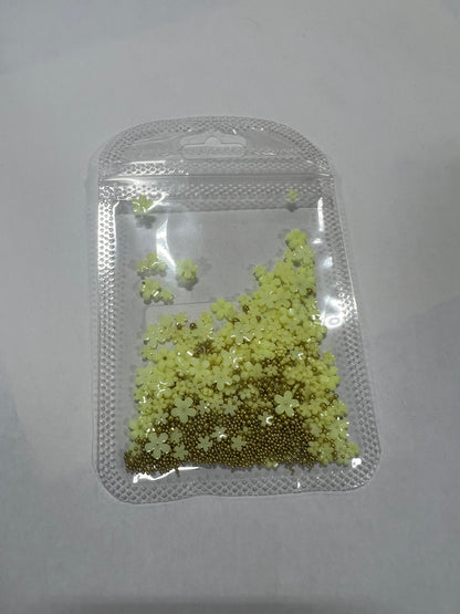 3D Daisy with Gold Beads